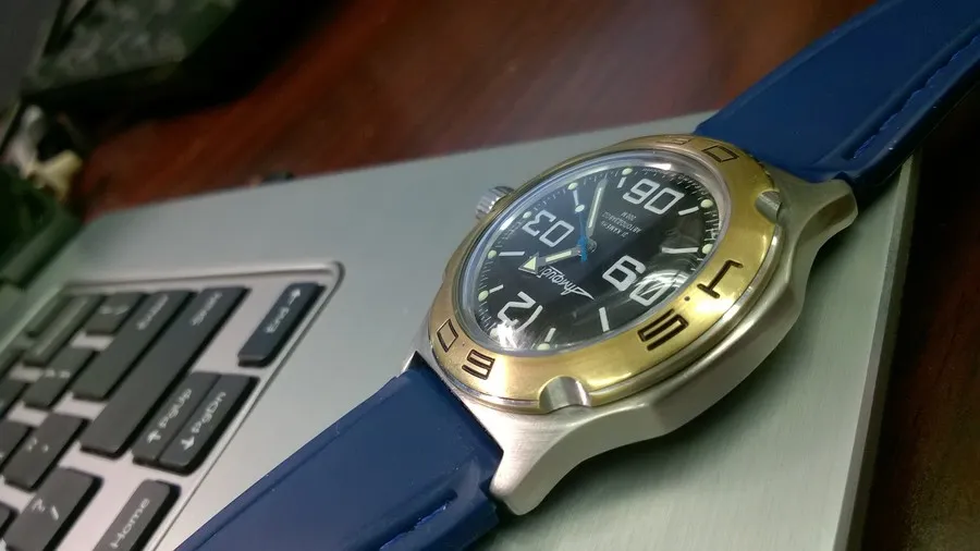 Vostok Amphibia case and bezel detail